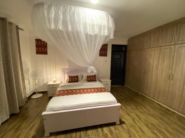 Hotel Nimaro Courts Entebbe Exterior foto